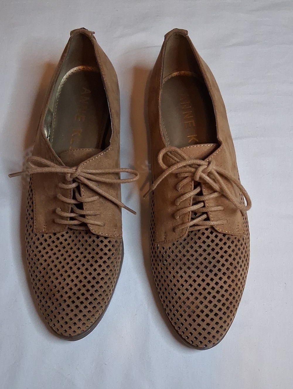 Anne Klein Tan Perforated Lace-Up Flats sz 9.5